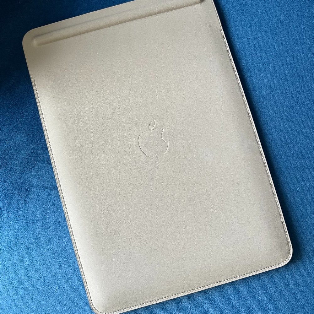 Apple Leather Sleeve for 10.5-inch iPad Pro — Taupe, Pencil Holder, Like New